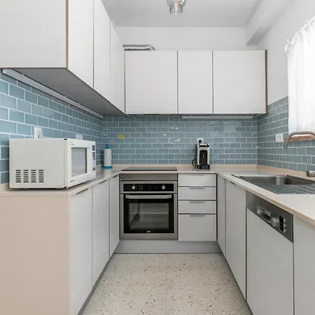 Апартаменты Shell Apartment, Walking To And Center Лагуш